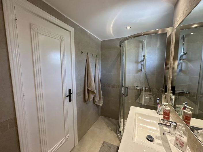 Image No.23-2 Bed Apartment for sale