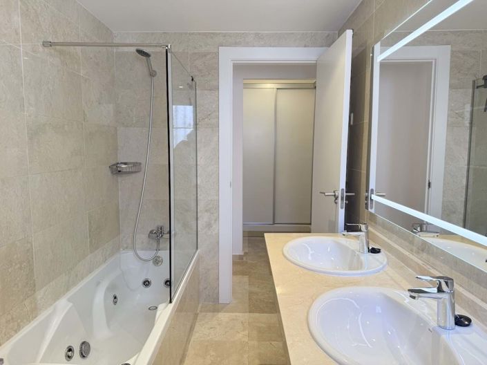 Image No.18-3 Bed Apartment for sale