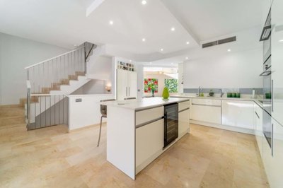 1447-659914-78d1f4f8b6655591b02d22fabb36a692d