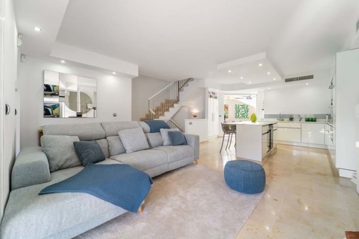 Image No.16-4 Bed Semi-Detached for sale