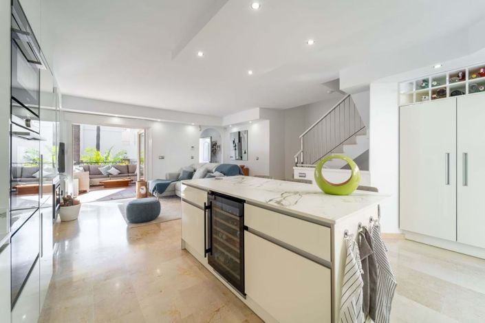 Image No.17-4 Bed Semi-Detached for sale