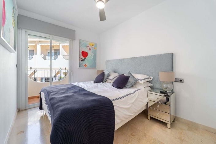 Image No.26-4 Bed Semi-Detached for sale