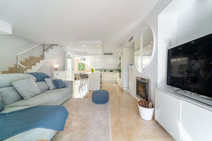 Image No.3-4 Bed Semi-Detached for sale