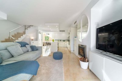 1447-659914-78d1f4f8b6655591b02d22fabb36a692d