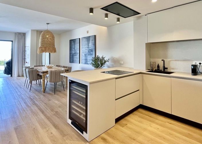 Image No.13-3 Bed Townhouse for sale