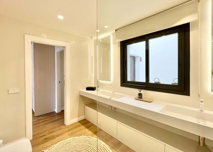 Image No.20-3 Bed Townhouse for sale