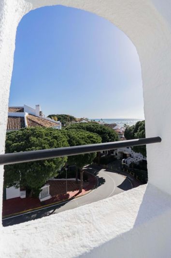 Image No.38-4 Bed Semi-Detached for sale