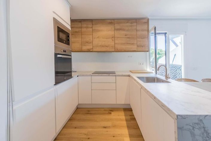 Image No.4-4 Bed Semi-Detached for sale