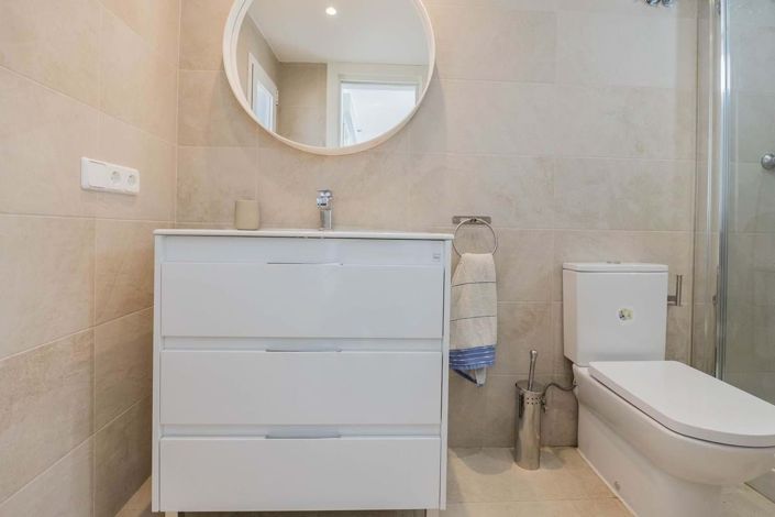 Image No.47-4 Bed Semi-Detached for sale