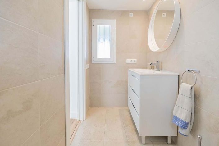 Image No.52-4 Bed Semi-Detached for sale