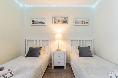 1447-659879-78d1f4f8b6655591b02d22fabb36a692d