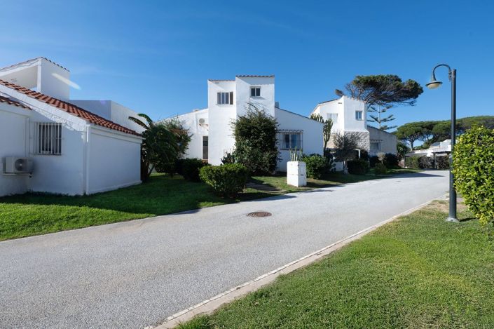 Image No.24-3 Bed Semi-Detached for sale