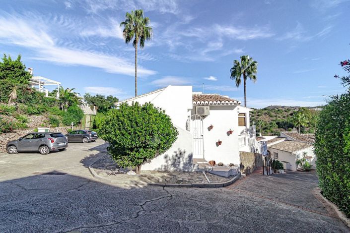 Image No.2-3 Bed Villa for sale