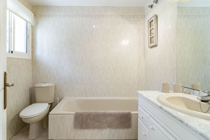 Image No.28-3 Bed Villa for sale