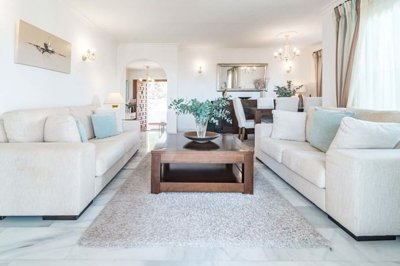 1447-659889-78d1f4f8b6655591b02d22fabb36a692d