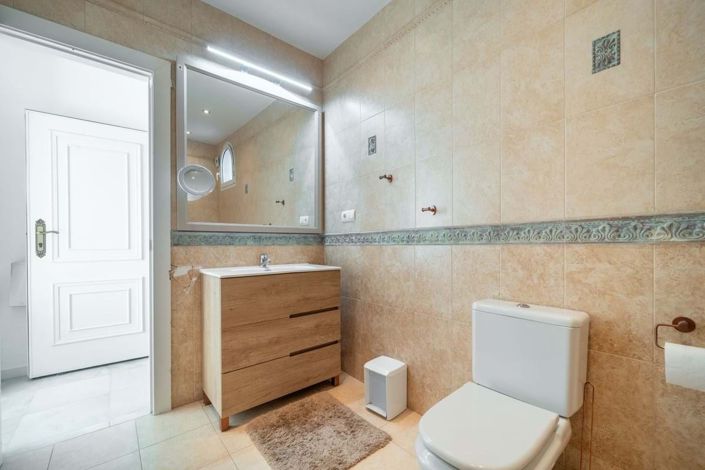 Image No.18-3 Bed Villa for sale