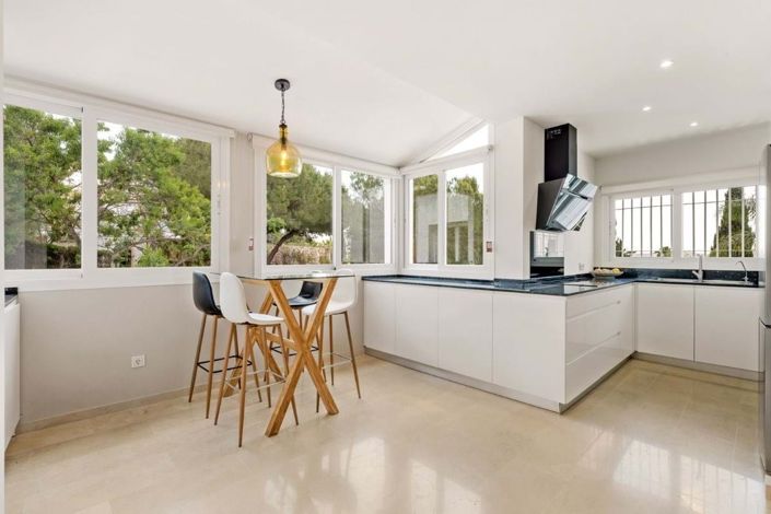 Image No.15-4 Bed Villa for sale