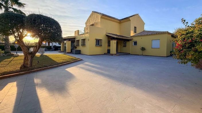 Image No.2-4 Bed Villa for sale