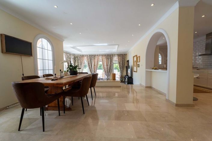 Image No.40-5 Bed Villa for sale