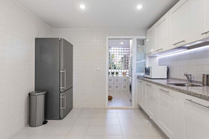 Image No.14-4 Bed Semi-Detached for sale