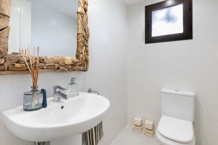 Image No.16-4 Bed Semi-Detached for sale