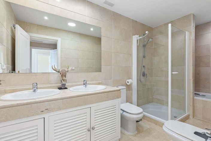 Image No.20-4 Bed Semi-Detached for sale