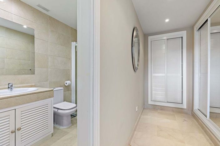 Image No.21-4 Bed Semi-Detached for sale