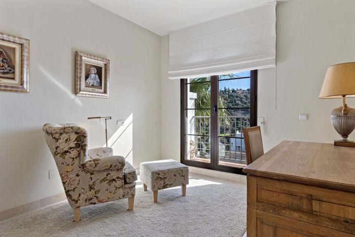 Image No.26-4 Bed Semi-Detached for sale