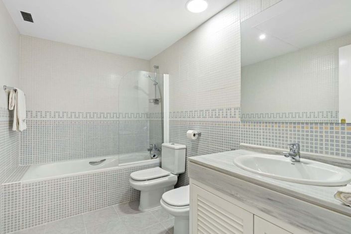 Image No.27-4 Bed Semi-Detached for sale