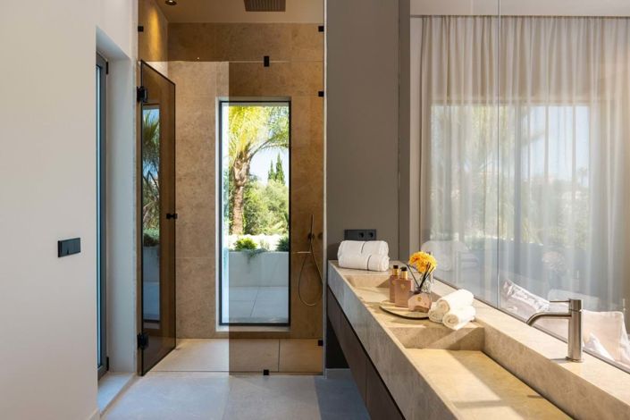 Image No.32-5 Bed Villa for sale