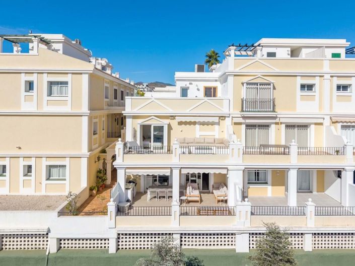 Image No.20-4 Bed Townhouse for sale