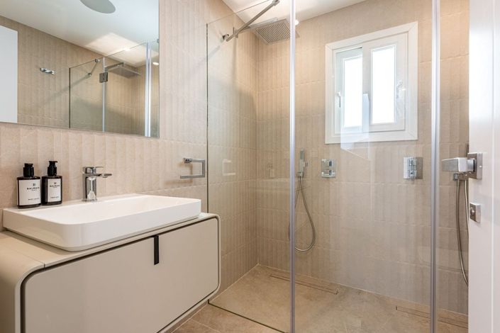 Image No.28-4 Bed Townhouse for sale