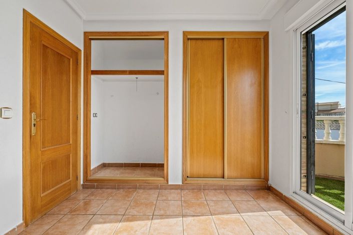 Image No.44-3 Bed Villa for sale