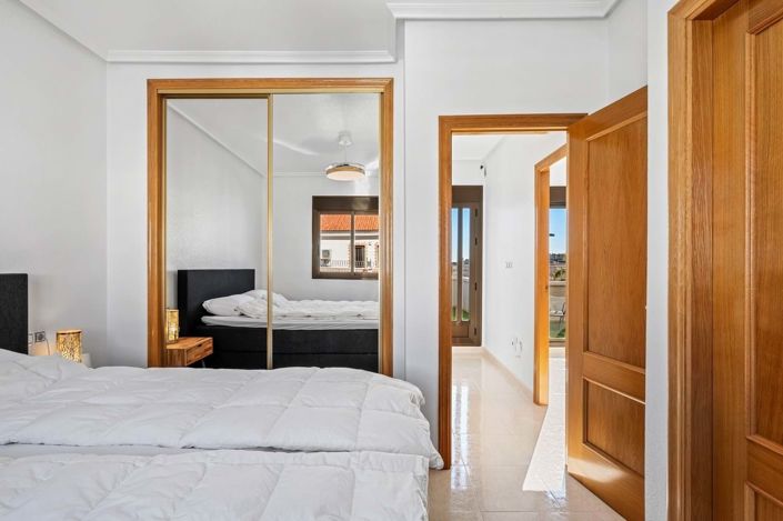 Image No.20-3 Bed Townhouse for sale