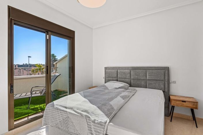 Image No.30-3 Bed Townhouse for sale