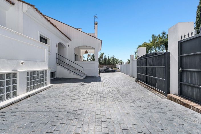 Image No.10-5 Bed Villa for sale