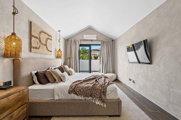 Image No.2-5 Bed Villa for sale