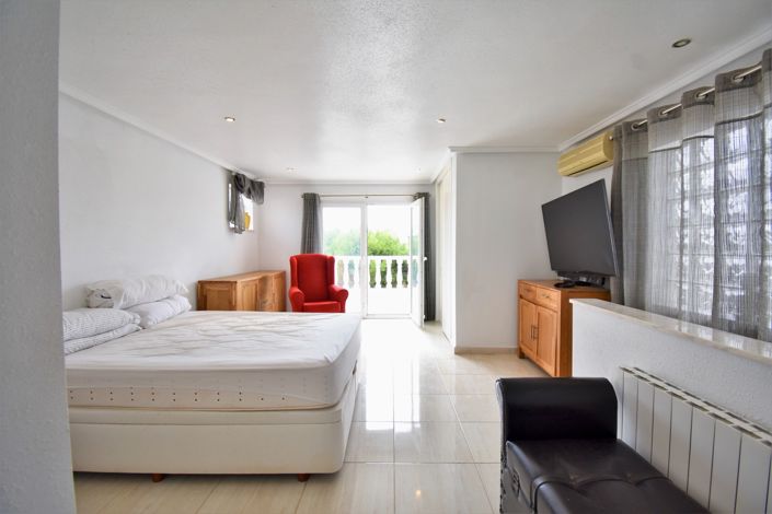 Image No.15-3 Bed Villa for sale