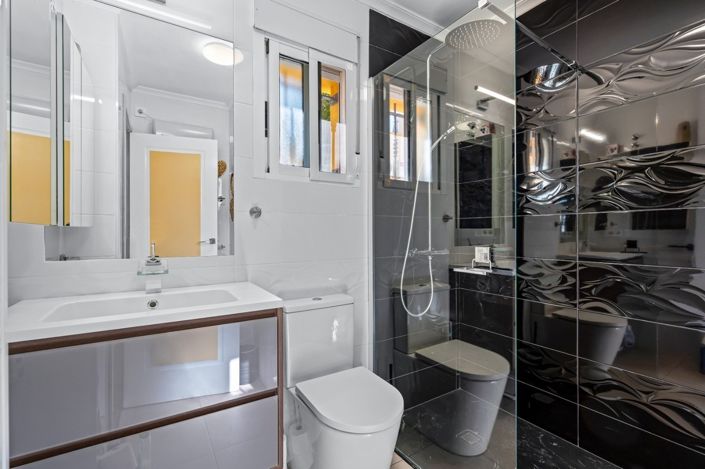 Image No.17-3 Bed Villa for sale