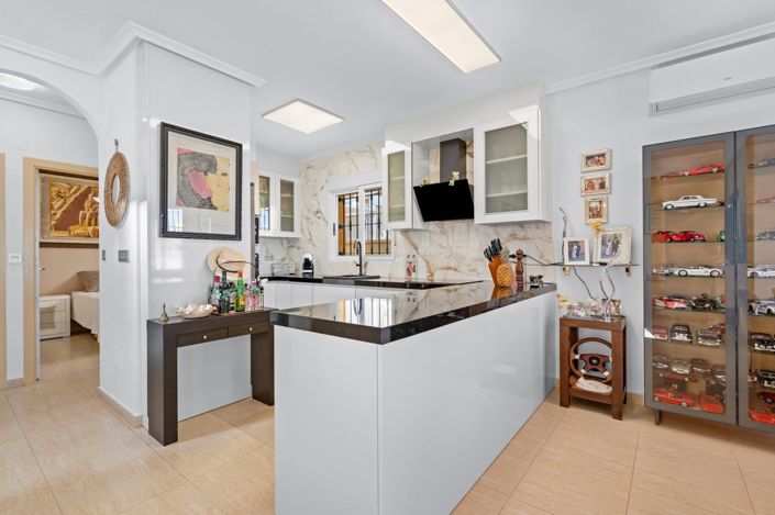 Image No.8-3 Bed Villa for sale