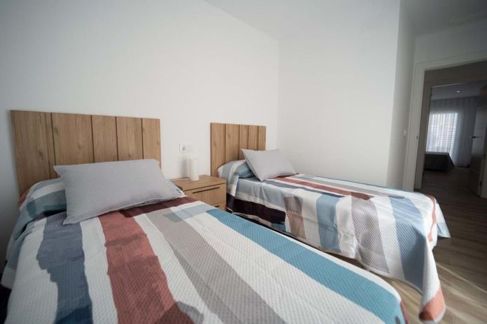 Image No.25-2 Bed Townhouse for sale