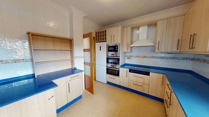 Image No.11-4 Bed Townhouse for sale