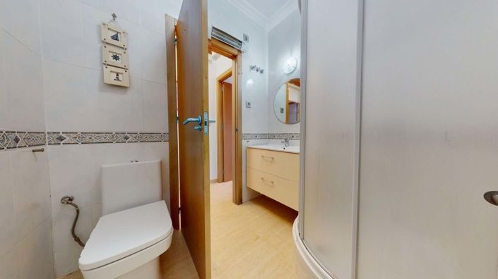 Image No.16-4 Bed Townhouse for sale