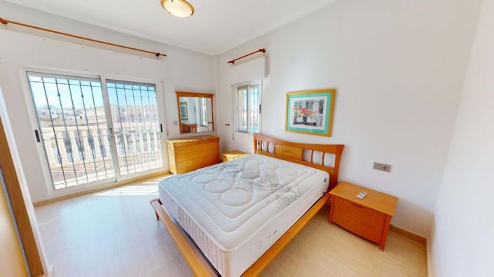 Image No.19-4 Bed Townhouse for sale