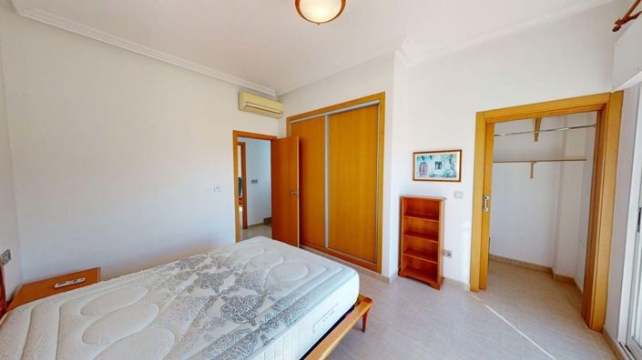 Image No.22-4 Bed Townhouse for sale