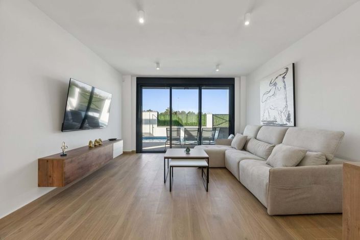 Image No.3-3 Bed Villa for sale