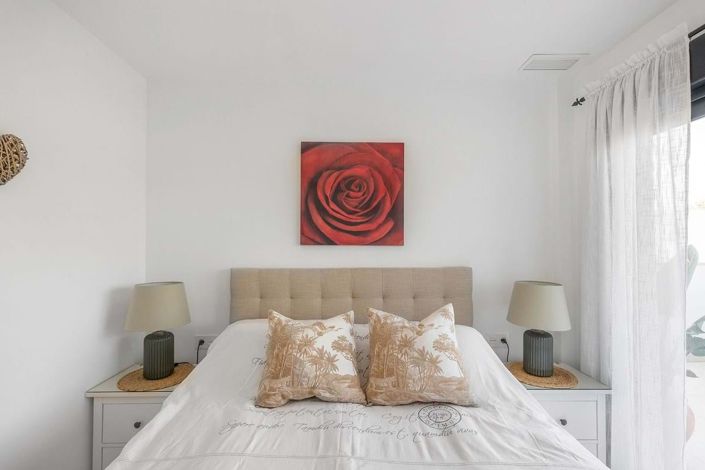 Image No.20-2 Bed Apartment for sale