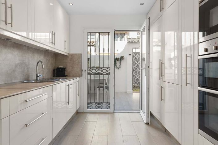 Image No.13-3 Bed Townhouse for sale