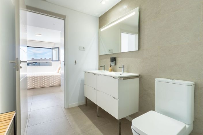 Image No.11-4 Bed Townhouse for sale