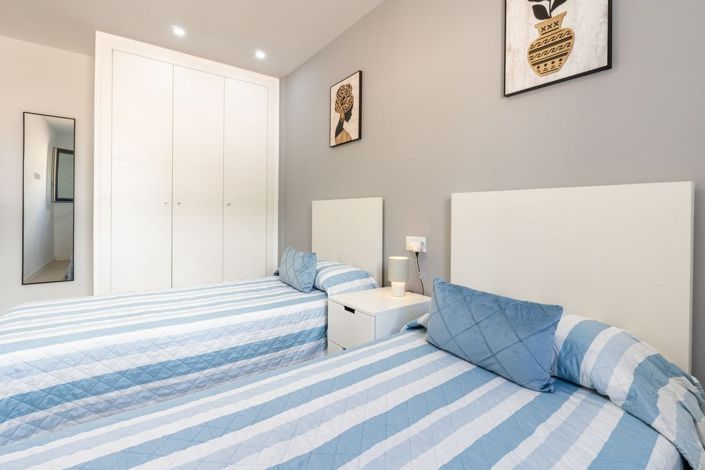 Image No.13-4 Bed Townhouse for sale